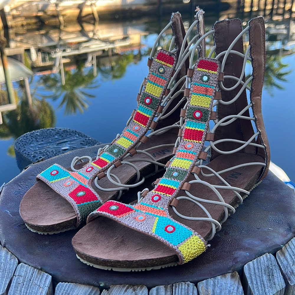 Brand New Mia gladiator multicolored sandals size 7